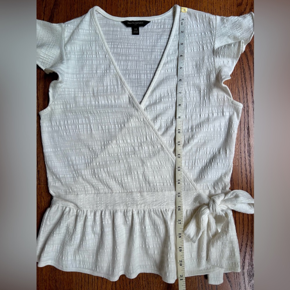Banana Republic Women's Off White Sleeveless Casual Wrap Top - Picture 5 of 7
